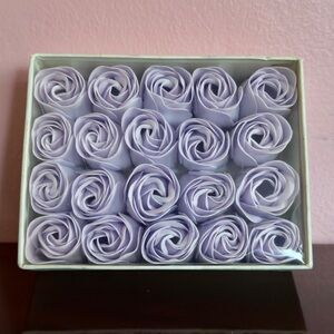 French Lavender Scented Soap Petals – 20 Rose Petals Bath Gift Set